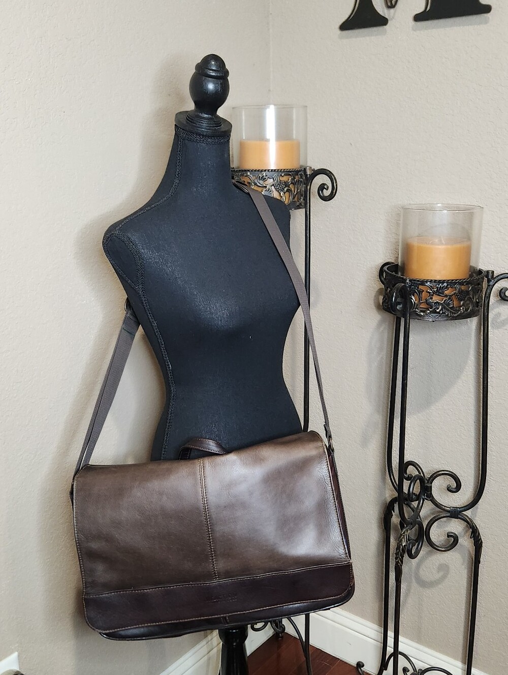 Kenneth Cole Reaction Risky Businesd Dark Brown Leather Messenger Bag
